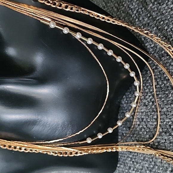 Layered gold necklace - Picture 2 of 3